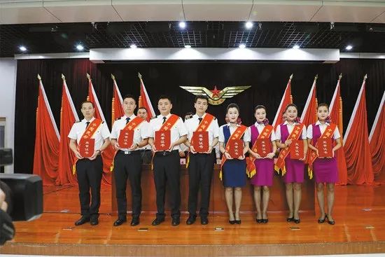 青分享|一条微博热评引发的思考，网友：“这才是新青年”