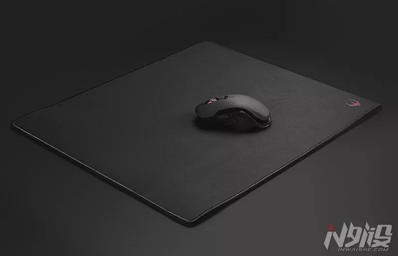 大牌游戏鼠标测评,火线竞技铝制金属游戏鼠标垫