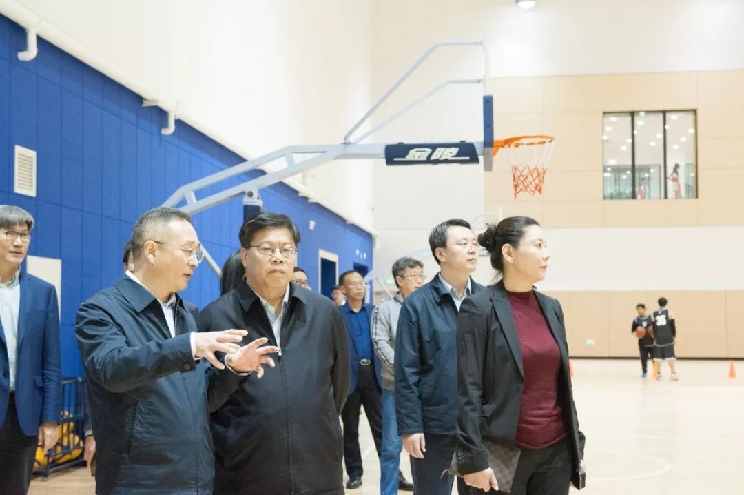 副市长张家明一行走进海淀，点赞了这两所学校的体育工作！