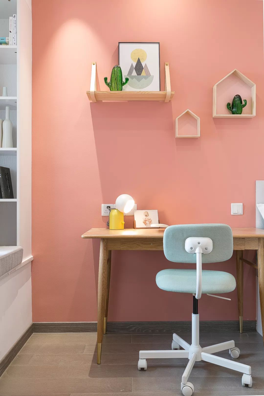 无主灯轻奢风装修电视墙,北欧轻奢客厅无主灯