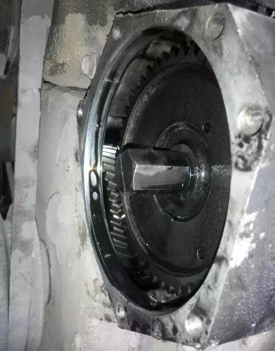 早上启动发动机冒白烟,柴油发动机冒白烟启动不了