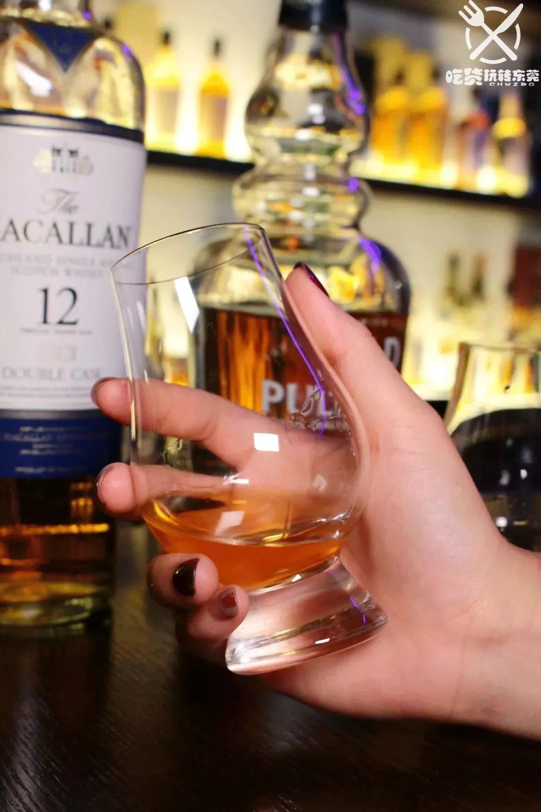 隐藏的威士忌酒柜,隐藏很深的酒