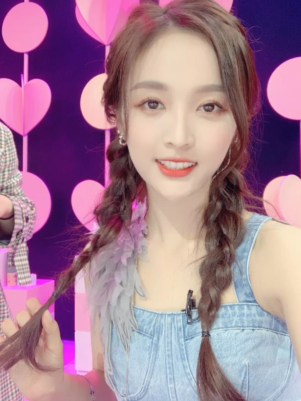 杨幂同款发型学生党双马尾,杨幂同款发型半扎双马尾