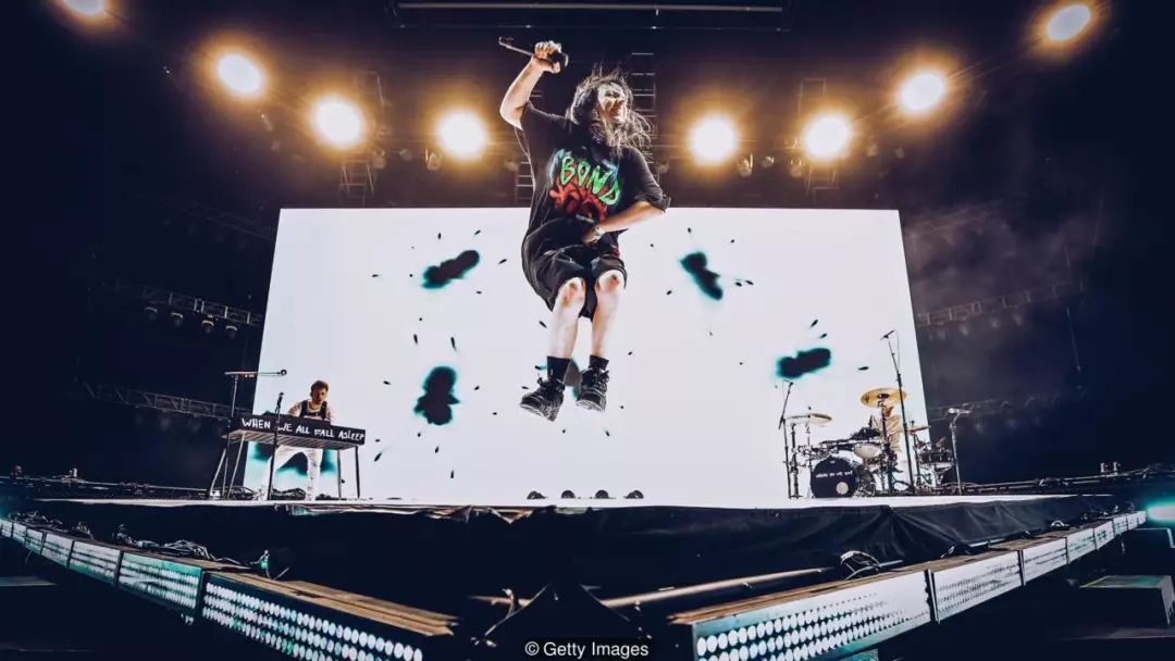 据说美国最骚的仔们都来这片沙漠里开趴