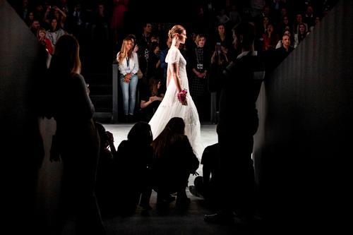 巴塞罗那高级婚纱时装,巴塞罗那2019秋冬婚纱秀