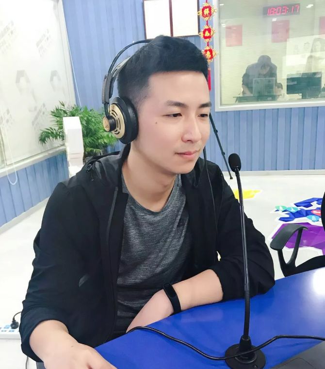 fm91.8直播主持人,fm91.8所有主持人照片