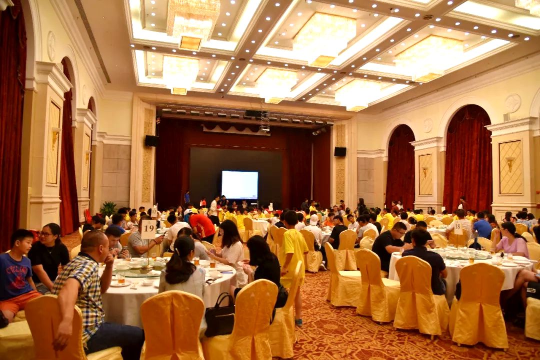 恒大青训快乐足球夏令营,恒大足球暑假训练营