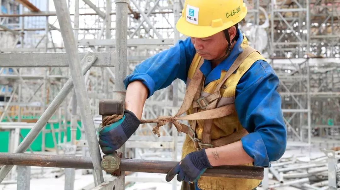 双手起满老茧的男孩,17岁男孩长了手上老茧