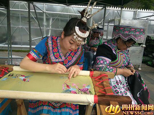 四川兴文国际苗族花山音乐节,四川兴文苗族花山节现场直播