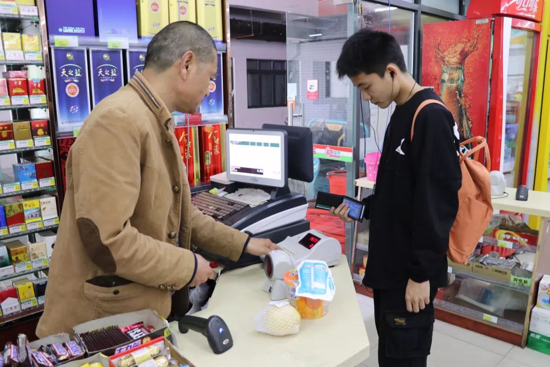 在警察学院的一天,在看守所体验一天生活