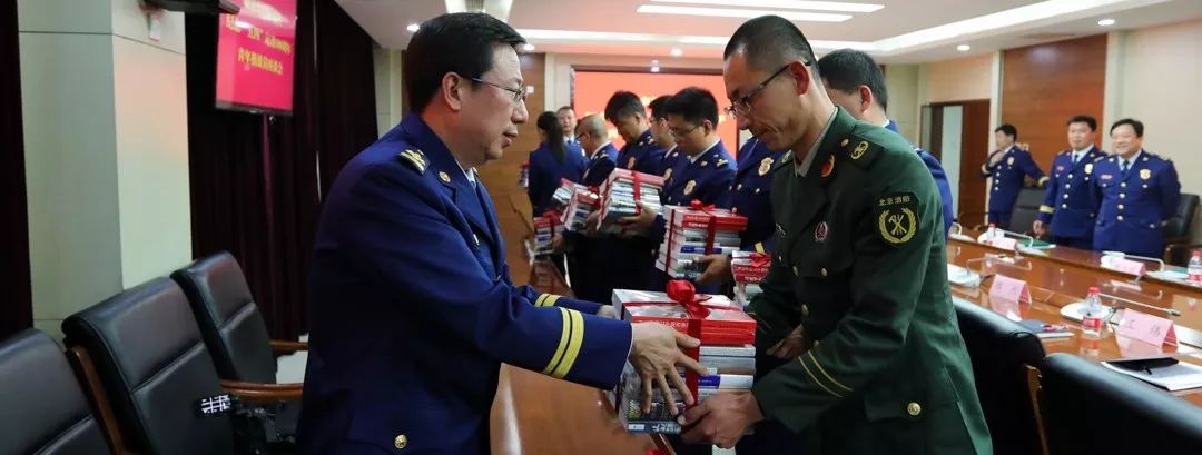 火焰蓝用实际行动诠释铮铮誓言,火焰蓝的青春告白