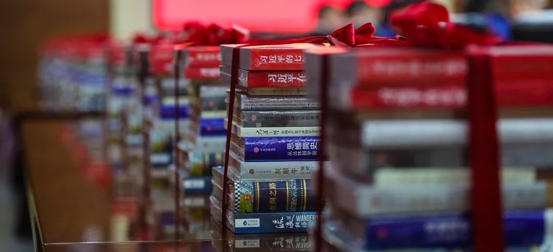 火焰蓝用实际行动诠释铮铮誓言,火焰蓝的青春告白