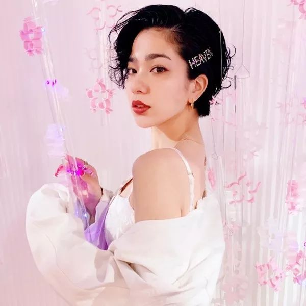 彩虹屁|会打碟的小姐姐最帅啦！日本潮女DJ的穿搭经请收下