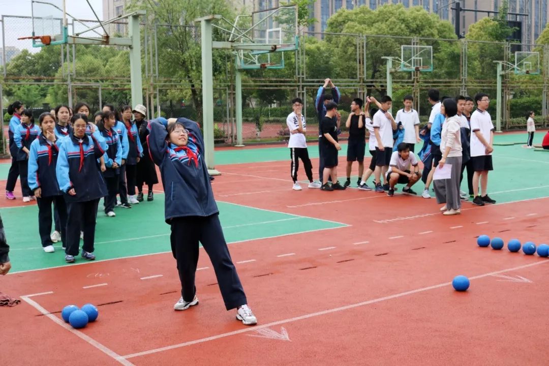 快乐体验快乐成长,快乐体验成长绘画二年级