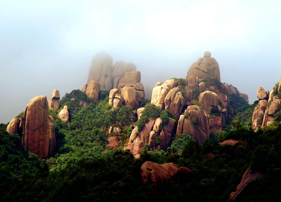 有海上天湖佛国仙都之美誉的城市,游玩一座神奇山