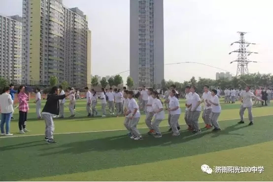 阳光少年展风采,运动场上秀技能