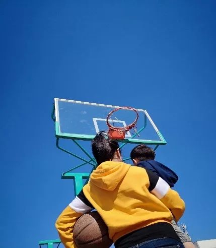 今天，我们“入侵”了中化妈妈们的朋友圈……