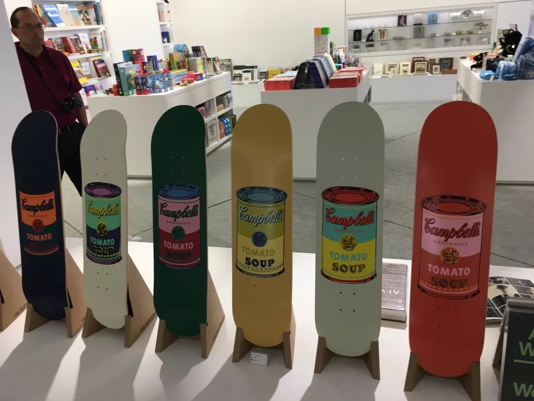 迪拜可以带回来的东西,去迪拜最好带什么礼物回来呢