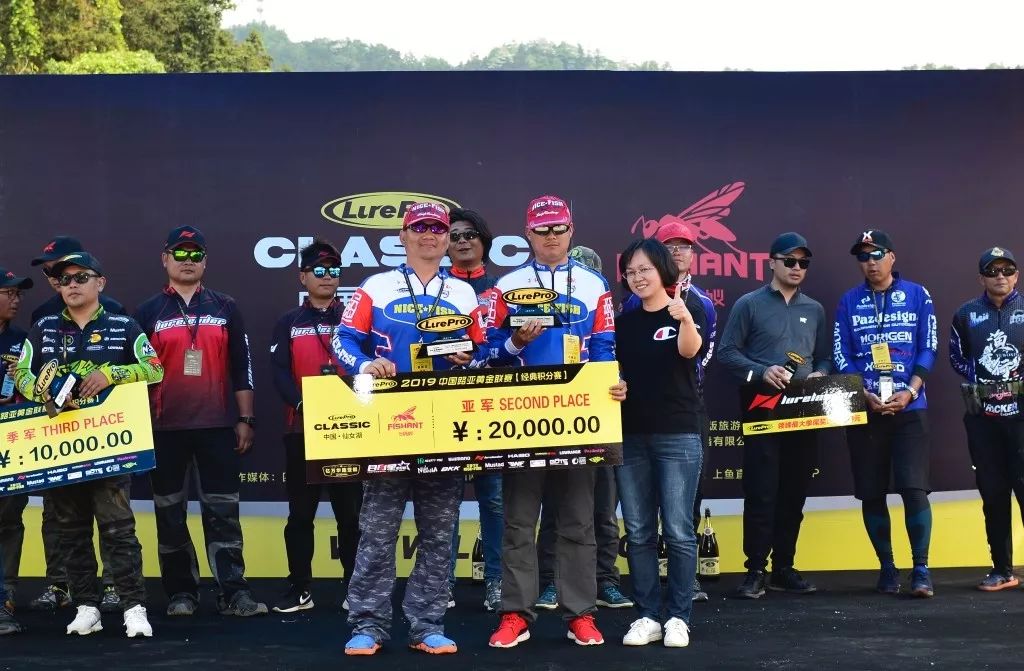 荣耀冠军夺冠,荣耀摘得年度盛典比赛