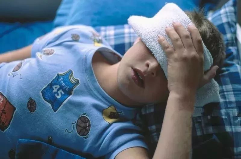 4岁孩子吃下两勺菜,4岁小孩吃下两勺菜