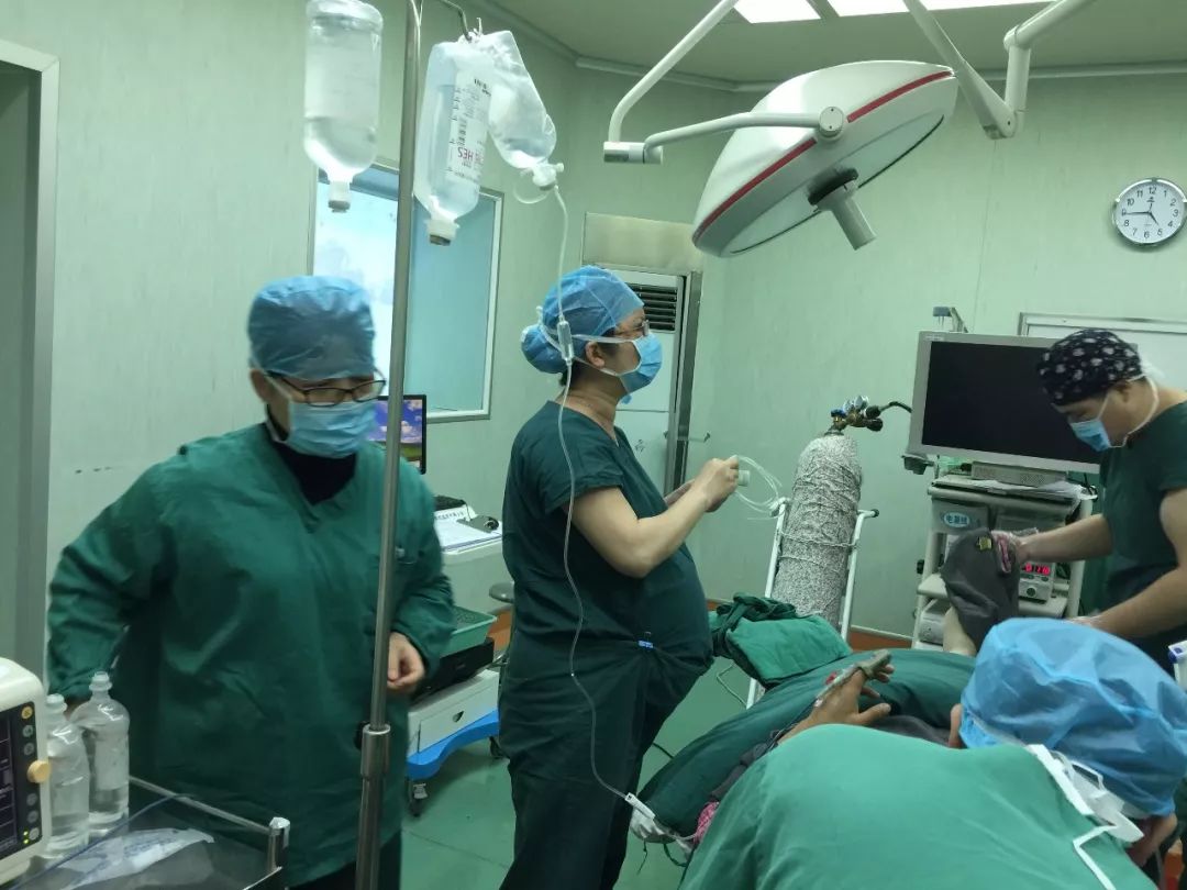 【感人】打动你的15个暖心医护故事...赚足眼泪~