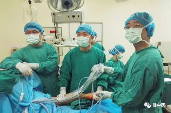 【高超】玻璃人迎来新生！佛中医多科协作成功治疗血友病性踝关节炎少年