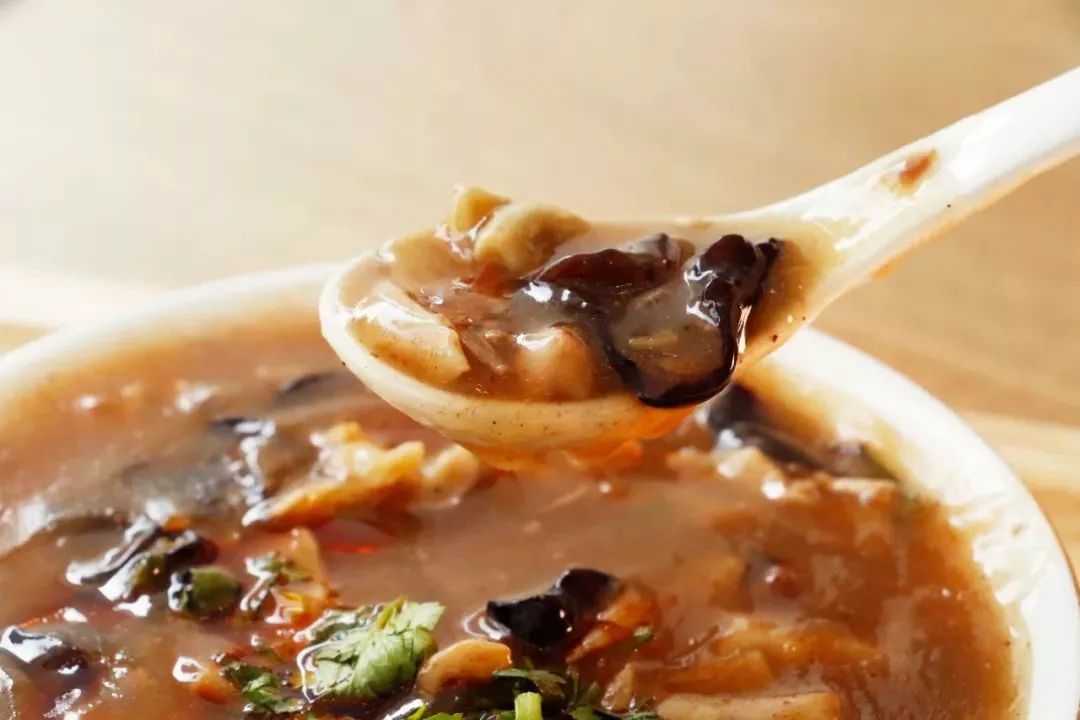 百万大学青年免费狂欢!AJ鞋展、街球大神空降,超多福利拿到手软!