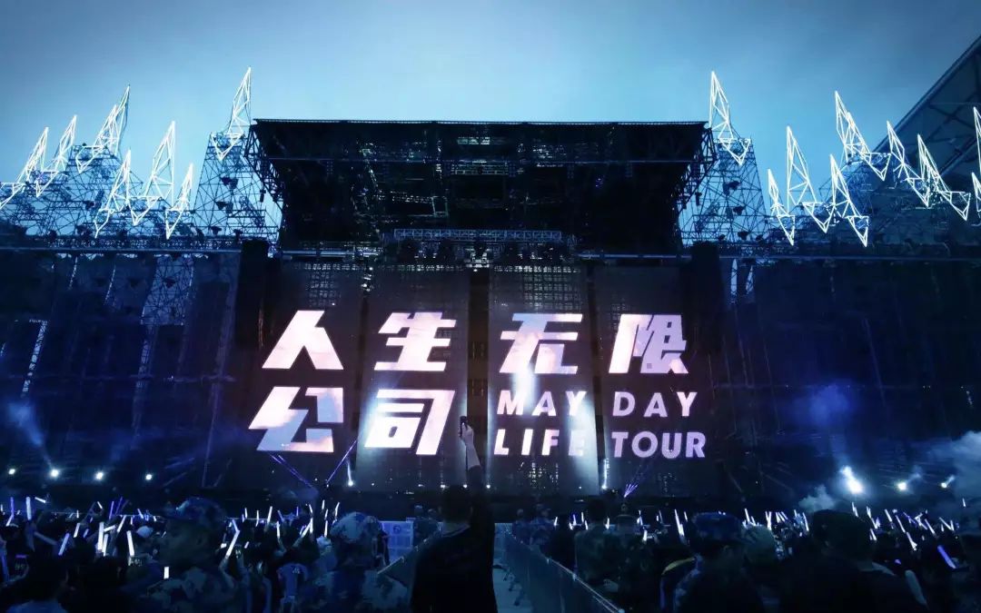 LOOK|*月天五**新电影·里面有你吗？