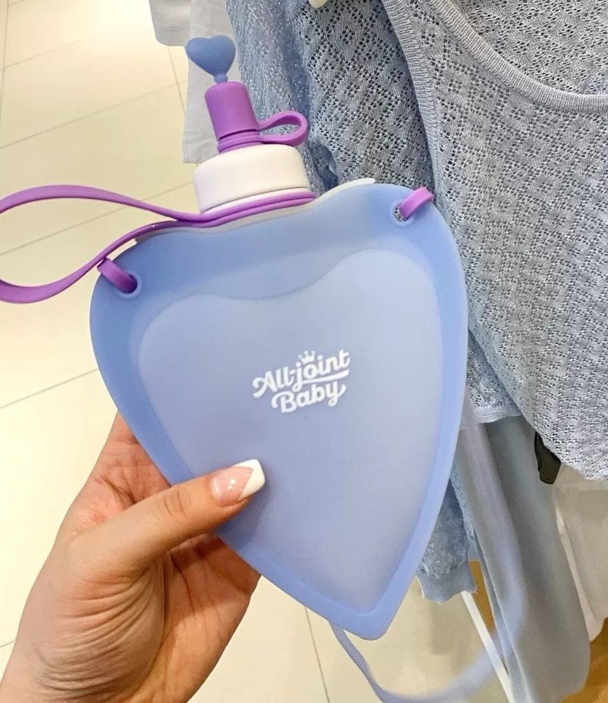 可以折叠的水壶好有创意,可以拉出来的爱心包包