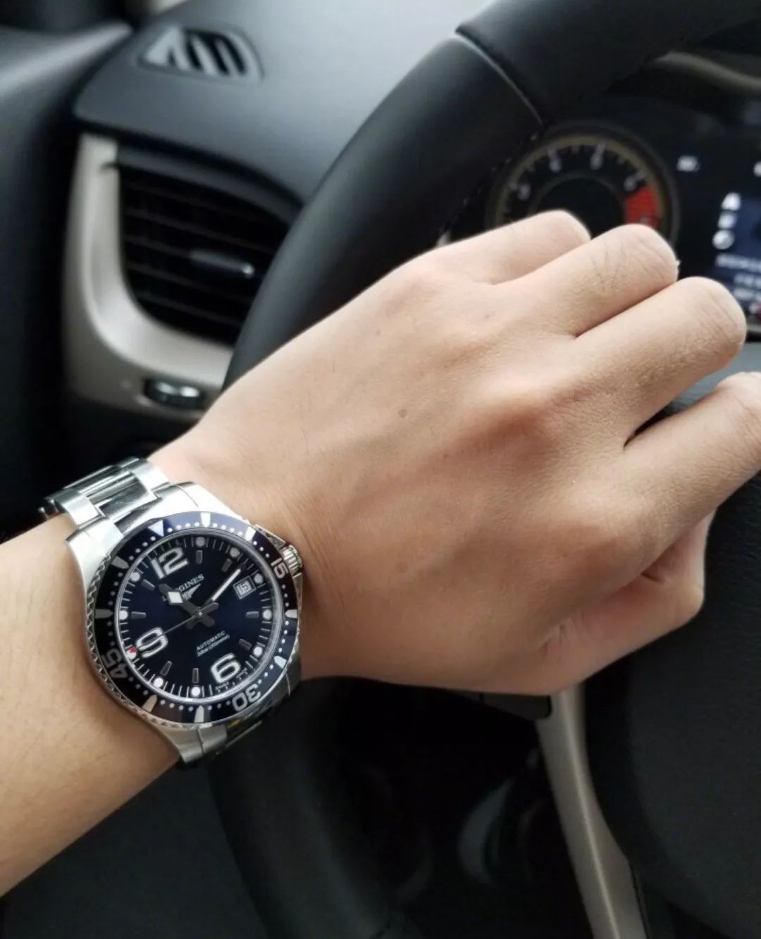 优雅的女人戴名表,名表和包包档次对比