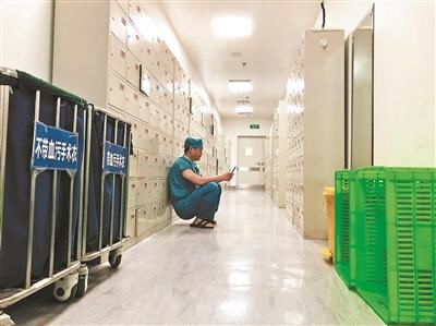 这19张照片暴露了父母的真面目,偷偷拍下的30张照片人性暴露无遗