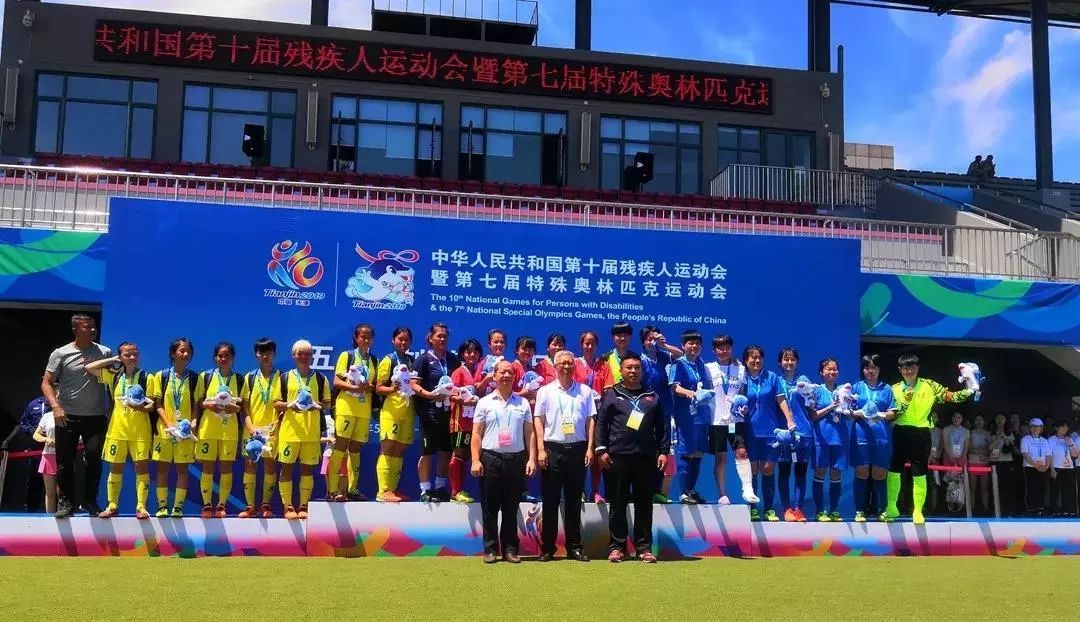 刚刚，她们夺冠了