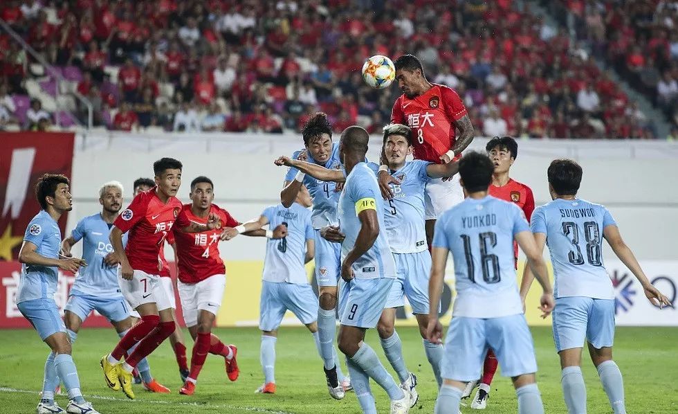 众志成城拼下关键一胜广州恒大晋级亚冠16强卡帅上演执教恒大代表作球员肩挑球队责任让人动容