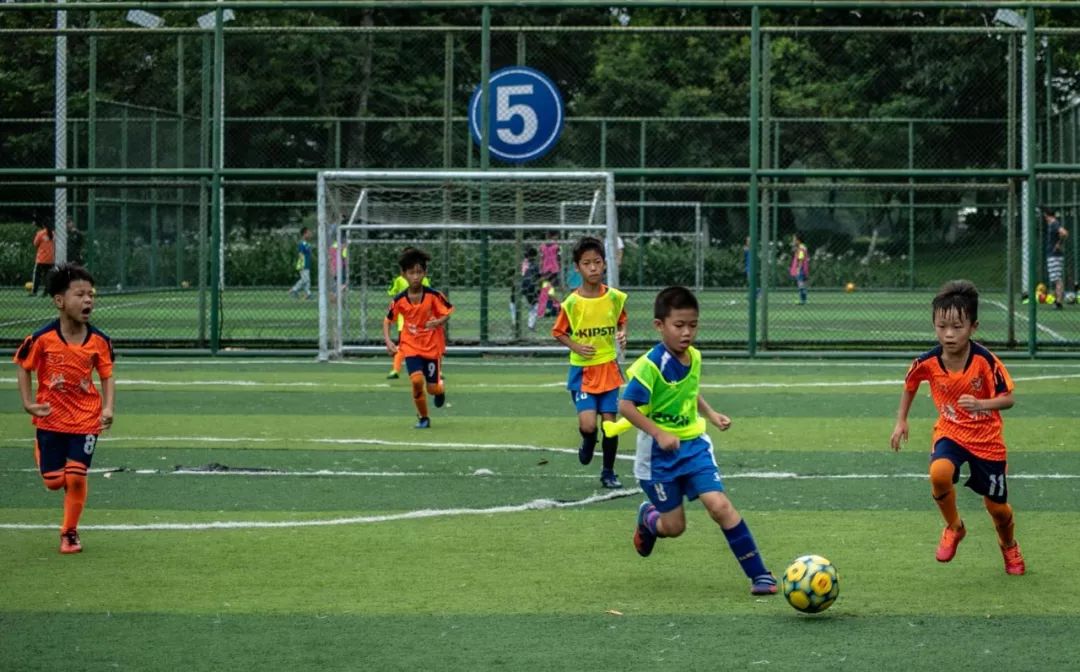 东莞松山湖晚上哪里最热闹,松山湖风景区足球场