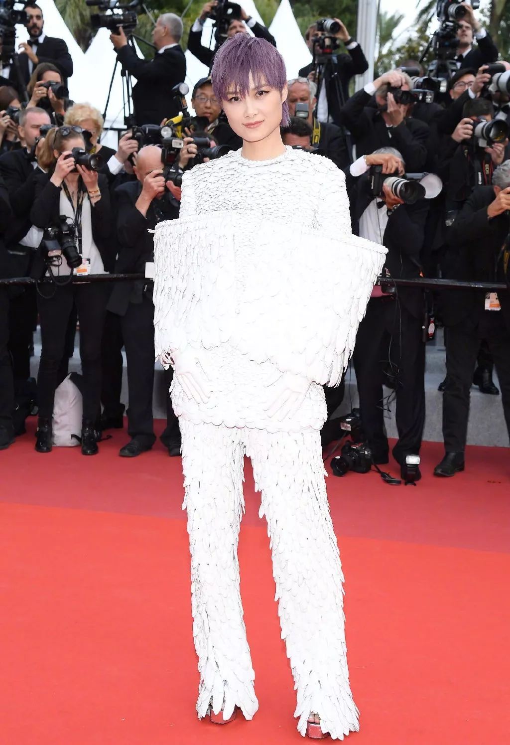 戛纳朱一龙入选作品,戛纳朱一龙白西装