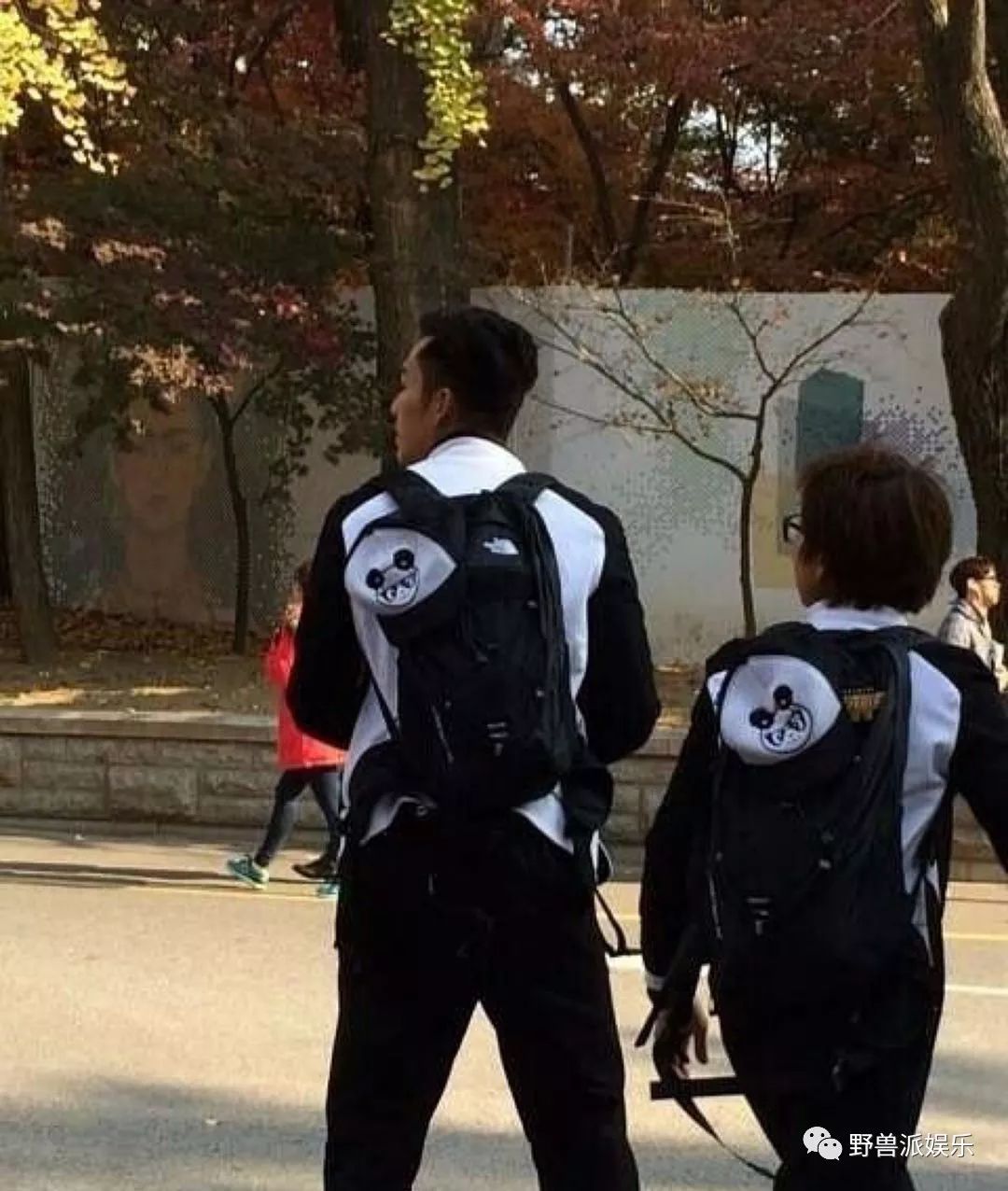 吴昕卖钟汉良礼物 (吴昕卖钟汉良礼物视频)