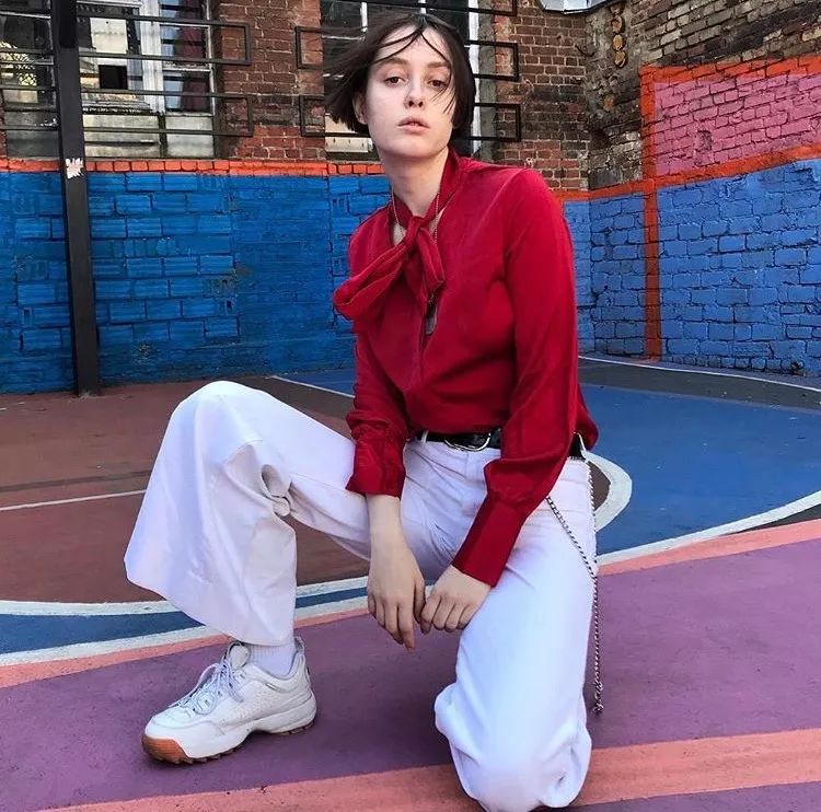 保姆级拍照姿势很火,保姆级拍照动作教程