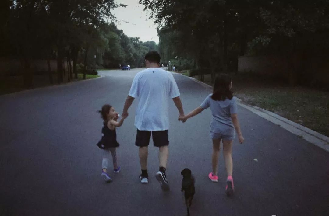 黄磊女儿13岁被骂上热搜,黄磊对女儿的评价