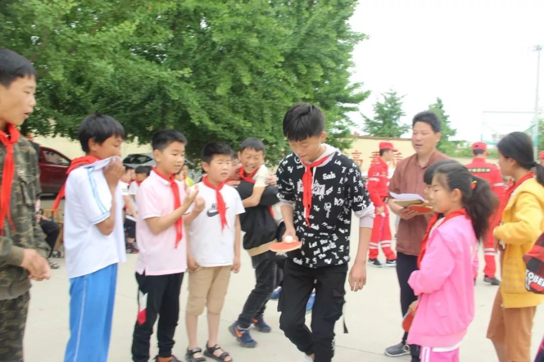 学校传承雷锋精神主题活动简报,弘扬雷锋精神汇演