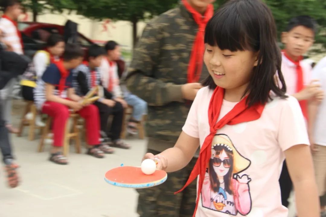 学校传承雷锋精神主题活动简报,弘扬雷锋精神汇演