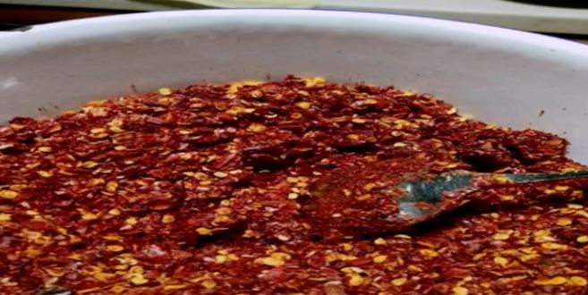 女子走在路上一男子突然冲过来,女子路上遭遇陌生男子