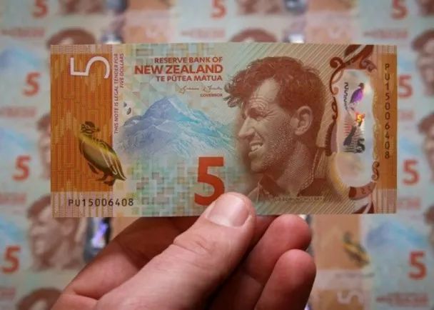 世界之巅珠穆朗玛峰文案,世界之巅珠穆朗玛峰俯视地球