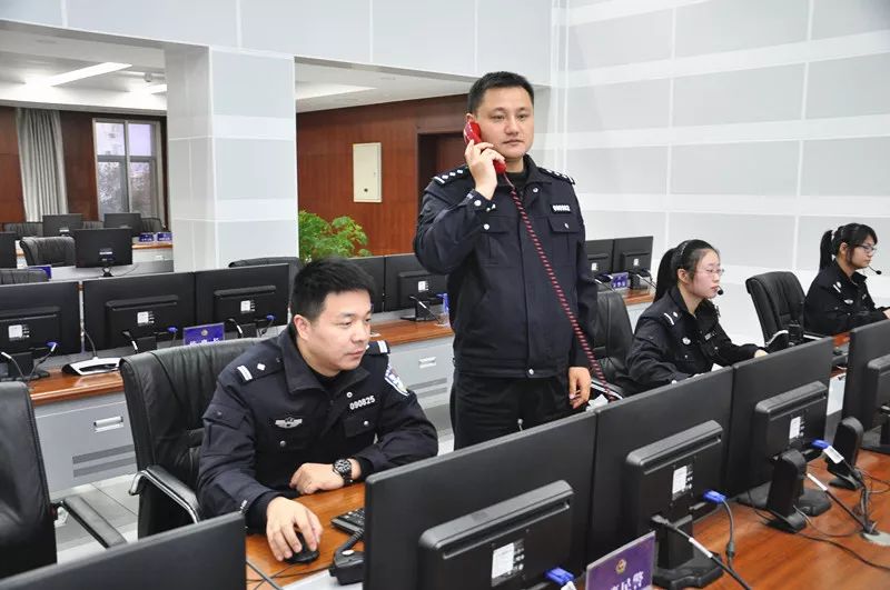 来PK！用一种水果形容警察，你的答案是……