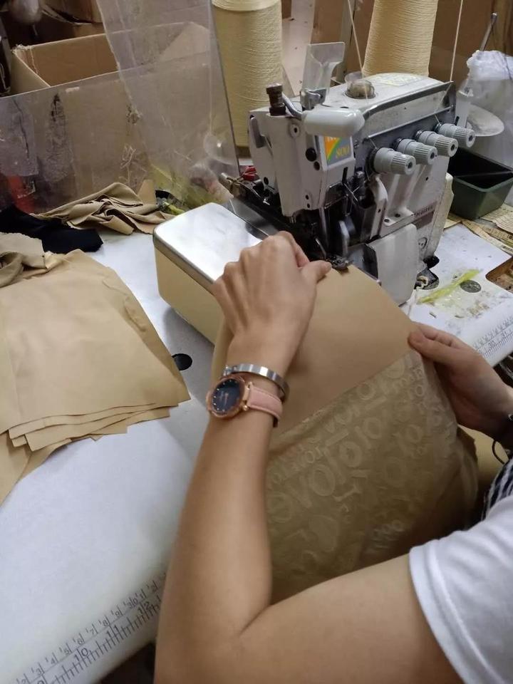 卖束腰提臀裤的男人,卖提臀裤的男的