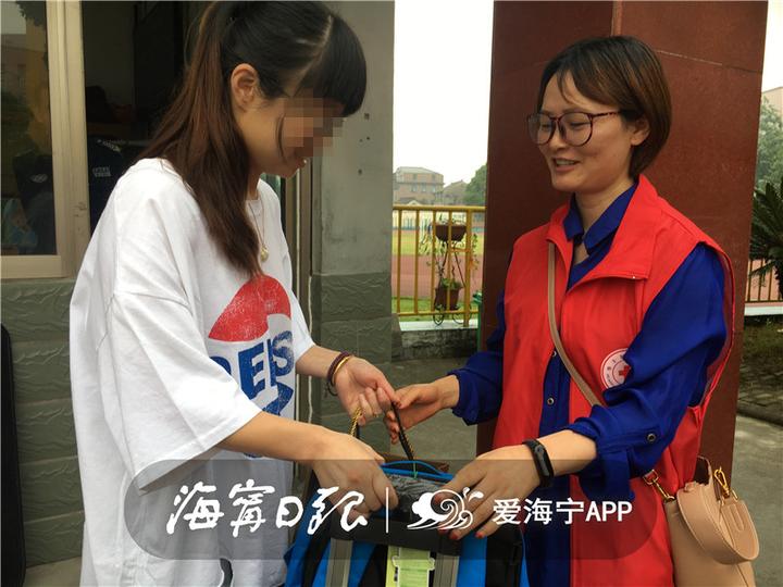 意外收到小朋友的礼物,小朋友收到神秘礼物