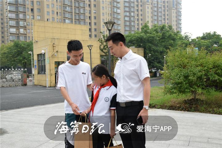 今天，海宁有61个小朋友收到神秘礼物，圆“小小心愿”