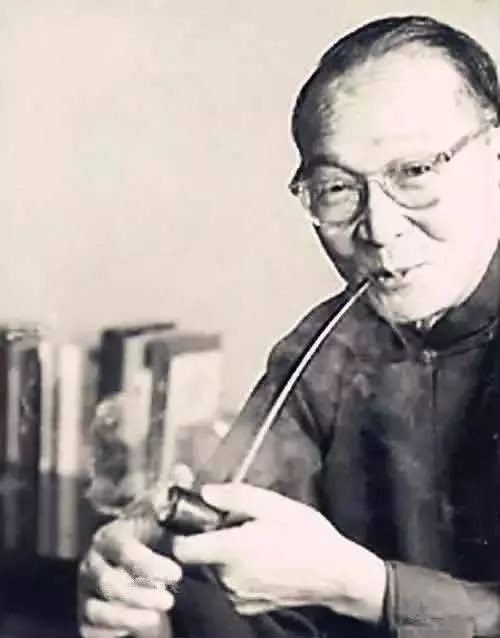 名家作者|写作拿手，我们抽烟也是行家