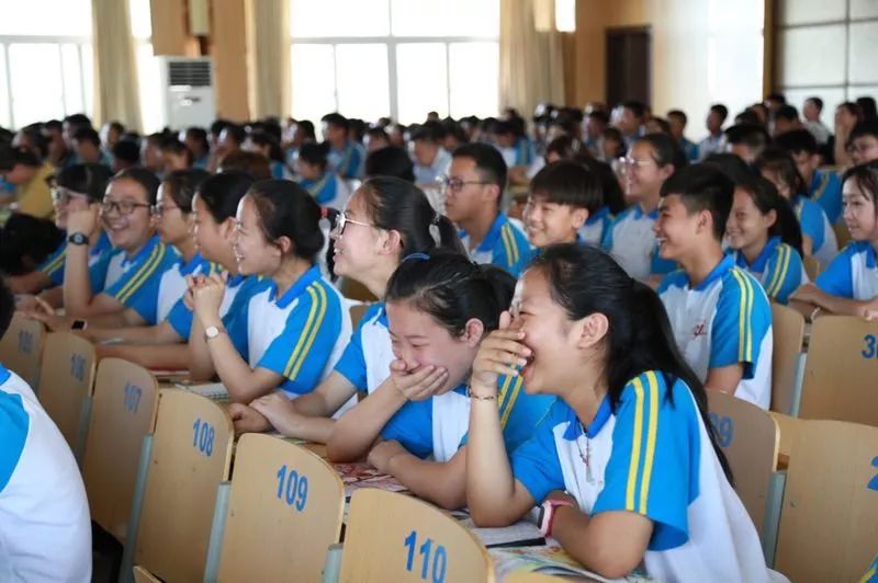 迷妹丨一大波“迷弟迷妹”正在袭来，段子手王磊老师河北巡讲圈粉无数