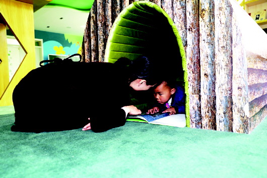 为残疾人和特困家庭撑起一片蓝天,大爱无疆为贫困孤儿撑起一片天