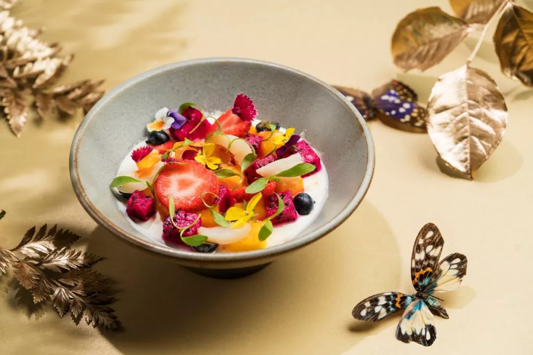 回看五月时髦事宇舶再度携手JINGART